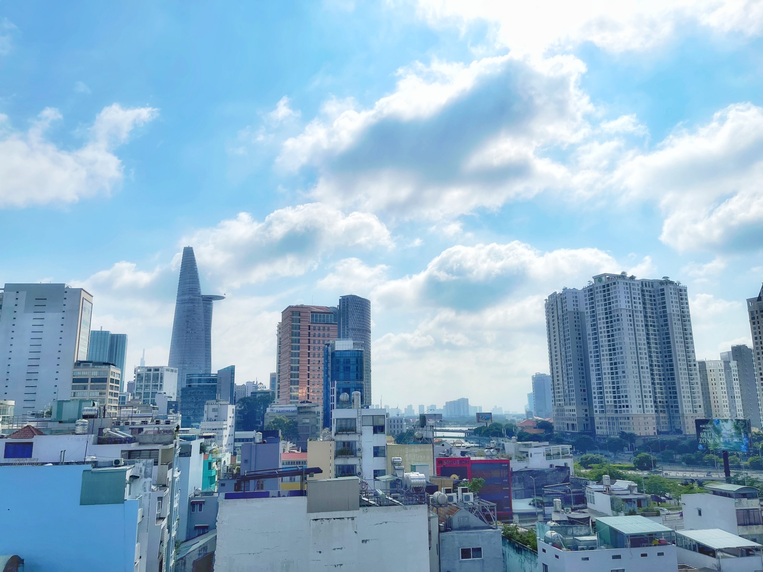 Quang cảnh nh&igrave;n từ văn ph&ograve;ng lầu 8