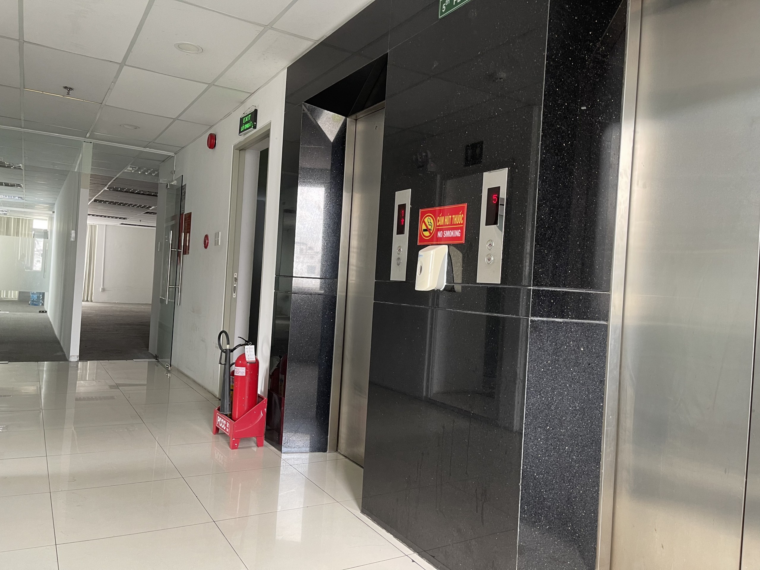 Khu vực sảnh thang m&aacute;y